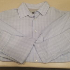 Mens Van Heusen button down, size M